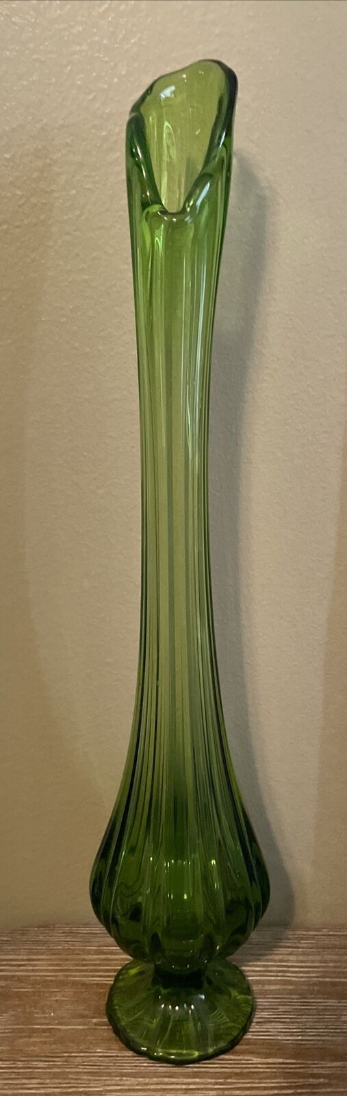 Vintage MCM L.E. Smith 17” Ribbed Green Swung Vase 1960’s
