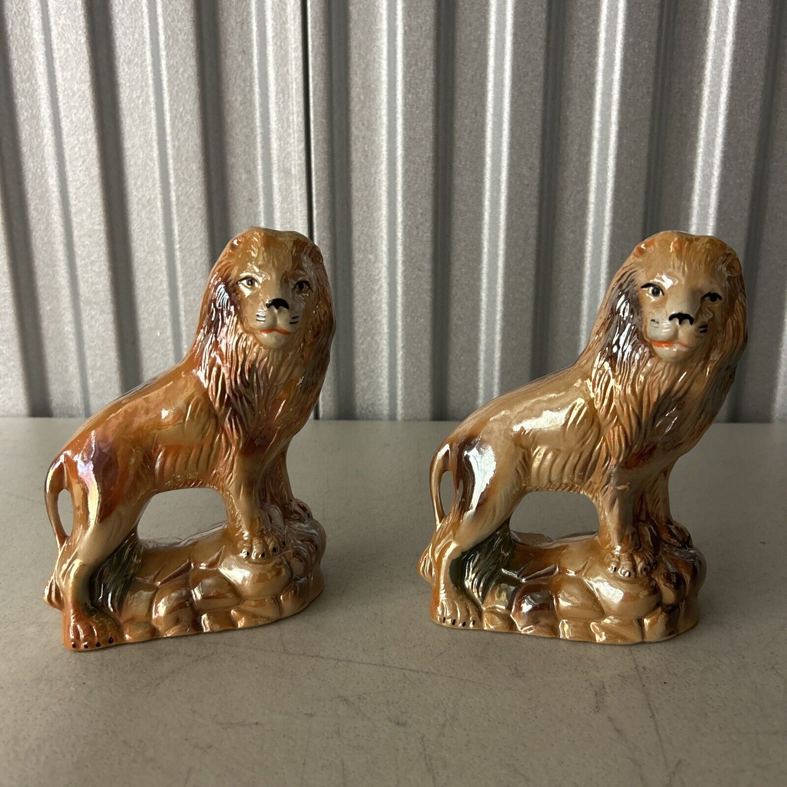 Vintage Pair Of Lion Ceramic Figurines Palm Beach Chic Hollywood Regency 8” Tall
