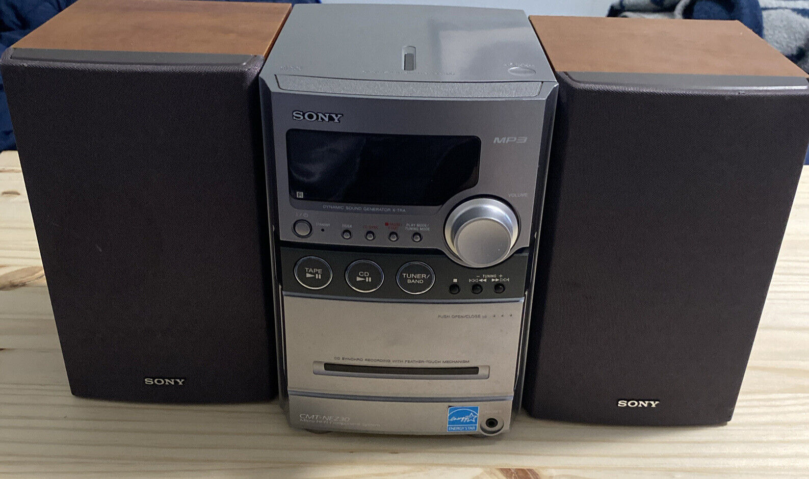 Sony CMT-NEZ3 Micro Hi-Fi Component Shelf System Single-CD/Tape AM/FM Works 