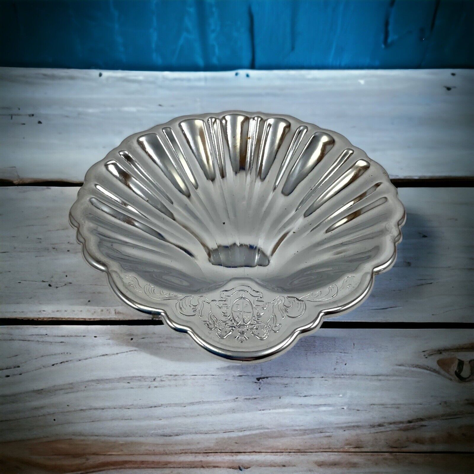 Vintage Silver Metal Silverplate Scallop Clam Shell Dish Lion Crest Etched Tray