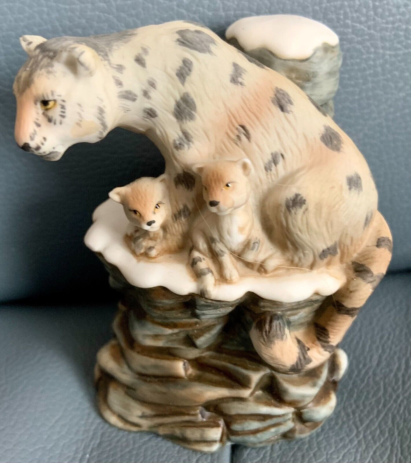 VINTAGE 1979 LIMITED EDITION SKI COUNTRY SMALL SNOW LEOPARD
