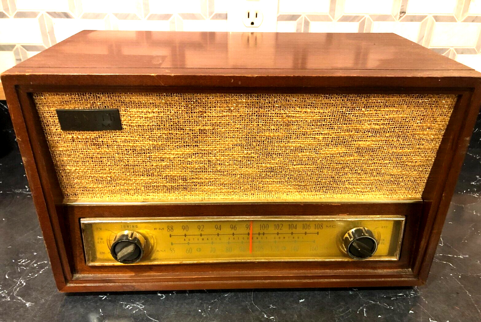 Zenith S-46210 1950s AM/FM Tube Radio With Phono Input