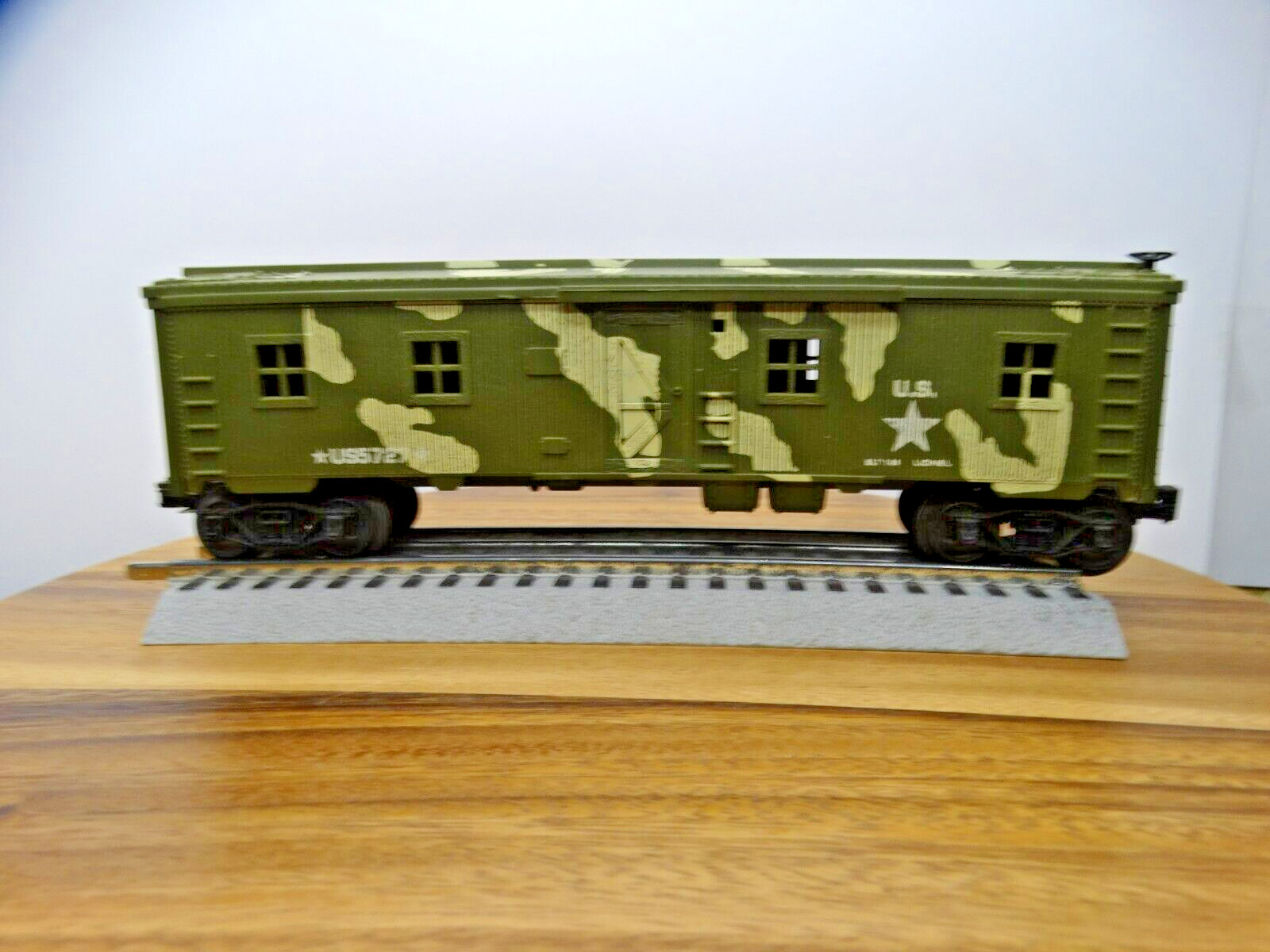 Lionel O Gauge U.S.M.C. US Marines US5727 Bunk Car with Operating Couplers