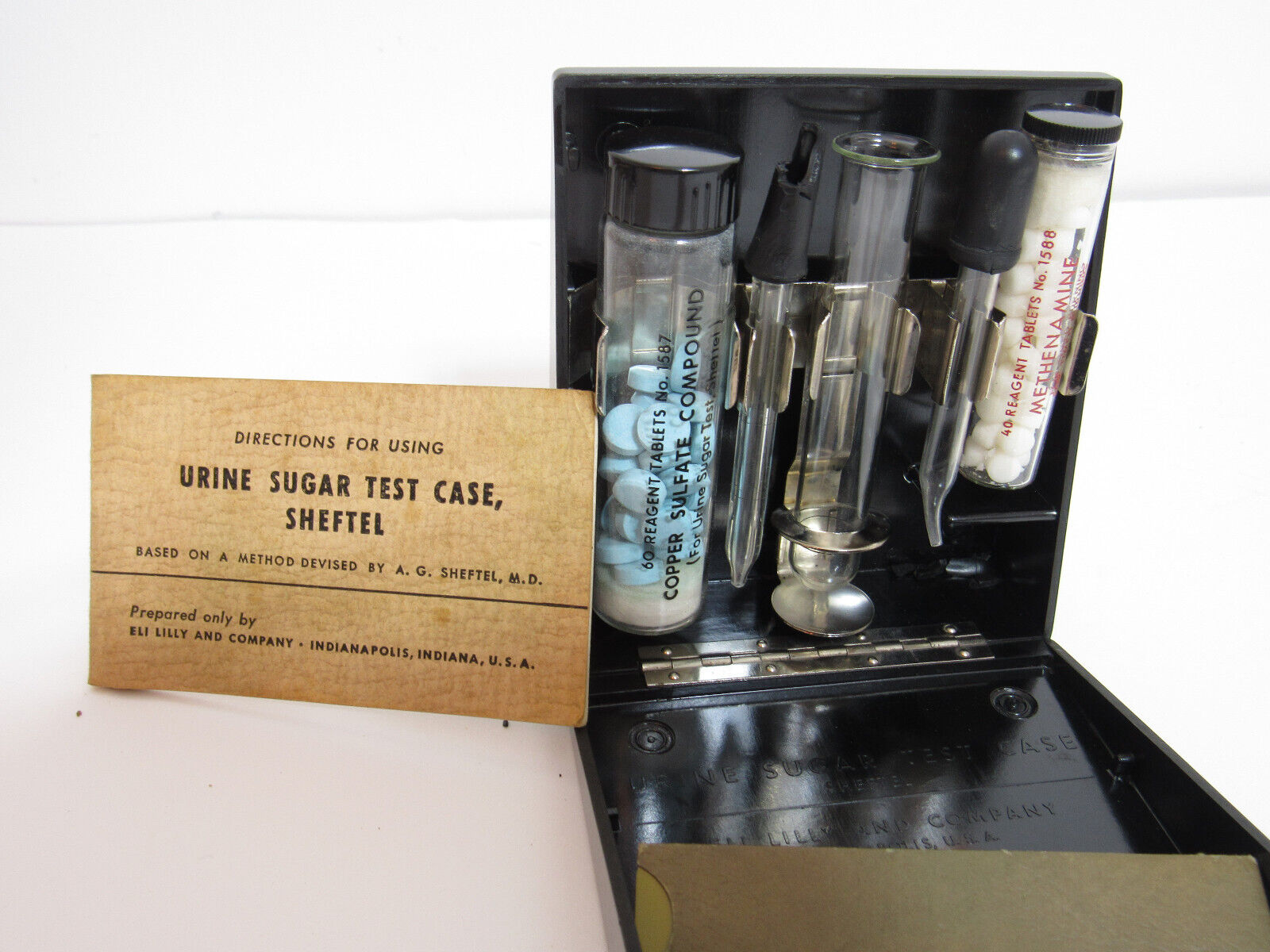 Circa 1940s ELI LILLY Urine Sugar test kit in Bakelite case