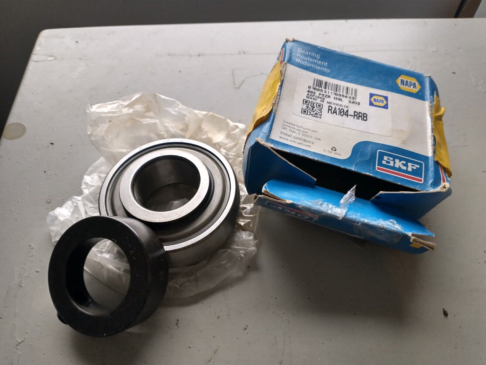 SKF YET 207-104 W Ball Bearing Insert with Lock Collar Old New Stock