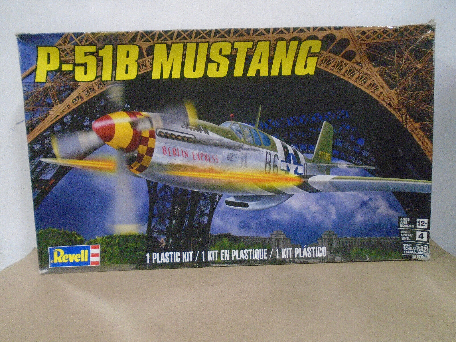 REVELL #5535 1/32 SCALE P-51B MUSTANG NEW IN DAMAGED BOX