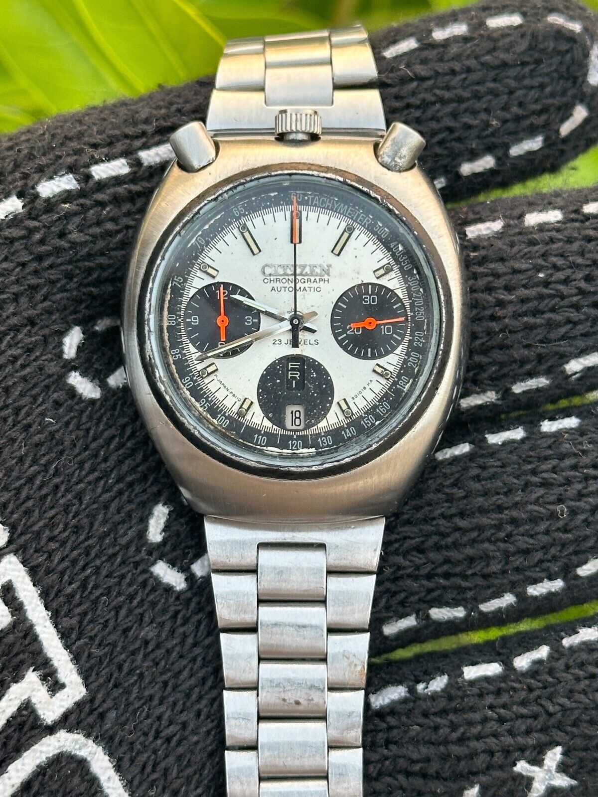 Vintage Citizen Bullhead flyback chronograph white Men\'s watch 67-9011 original.