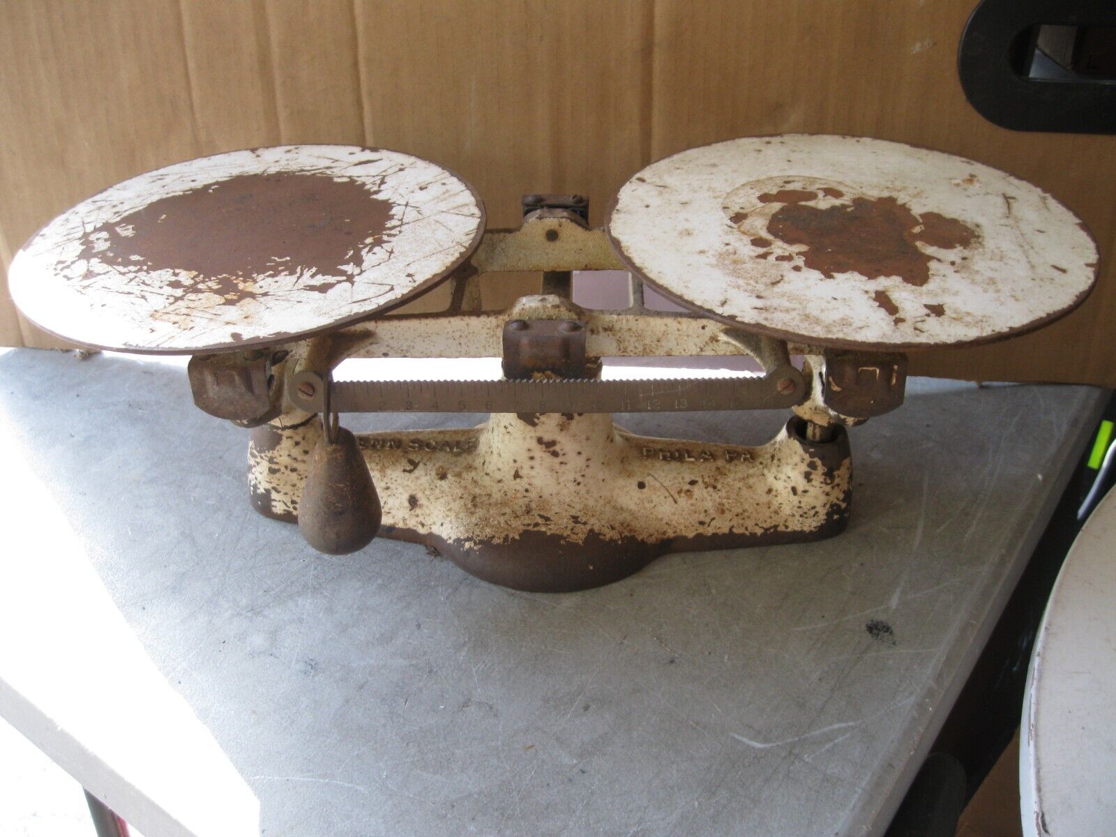 Vintage / Antique Penn Scale Phila Pa Bakers Balance Beam Scale, Plates diam. 9\