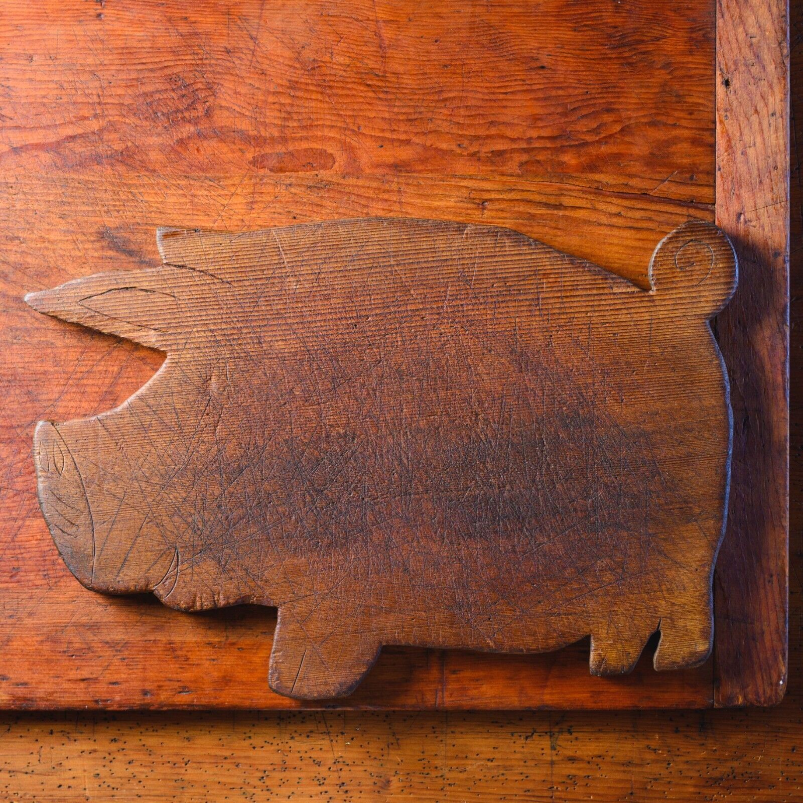 Vintage Primitive Wooden Figural Pig Shaped Cutting Board Wear Patina 16\