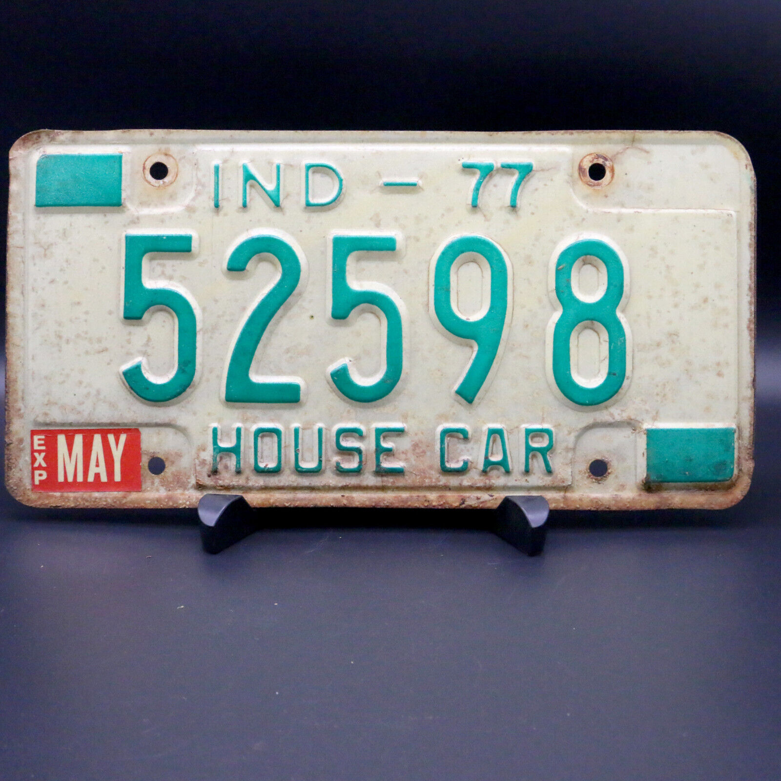 1977 Indiana 52598 HOUSE CAR License Plate Expired Car Tag - White and Green
