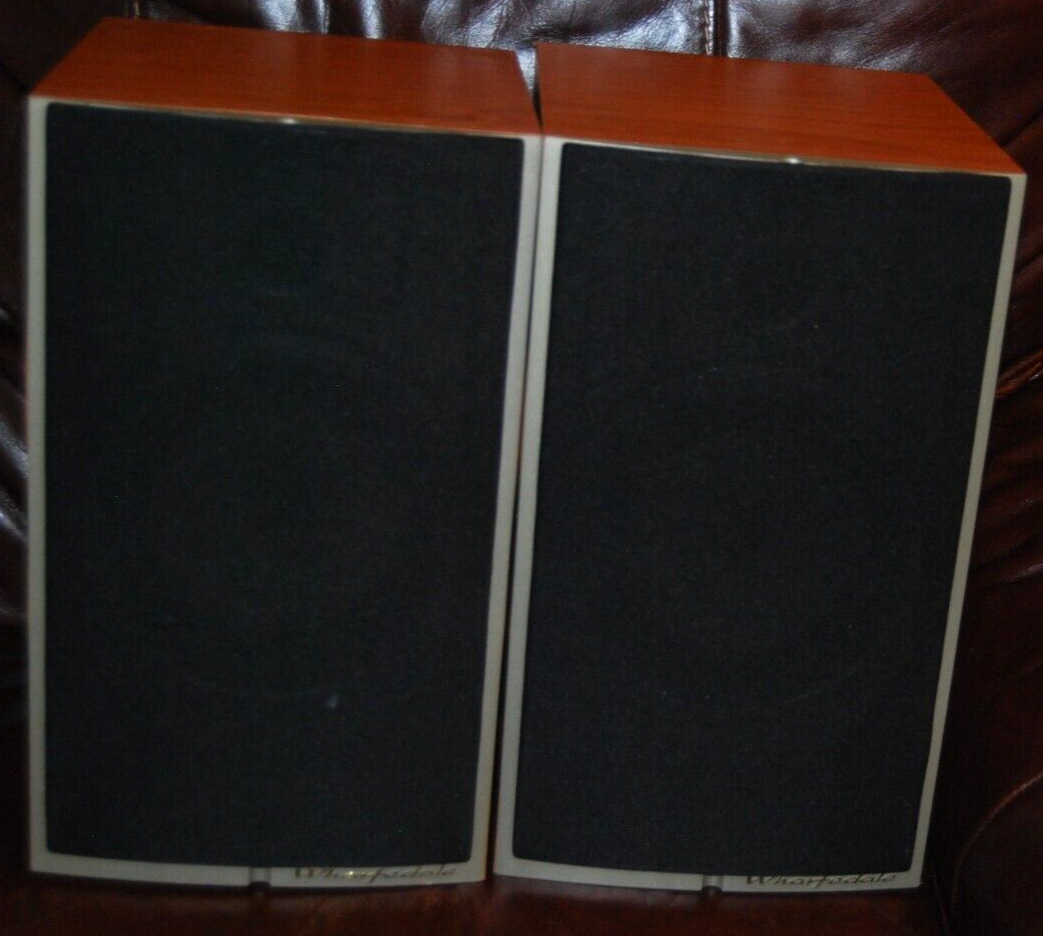 Set of 2  Wharfedale Diamond 8.2 Studio Monitor Speakers with Front Grills