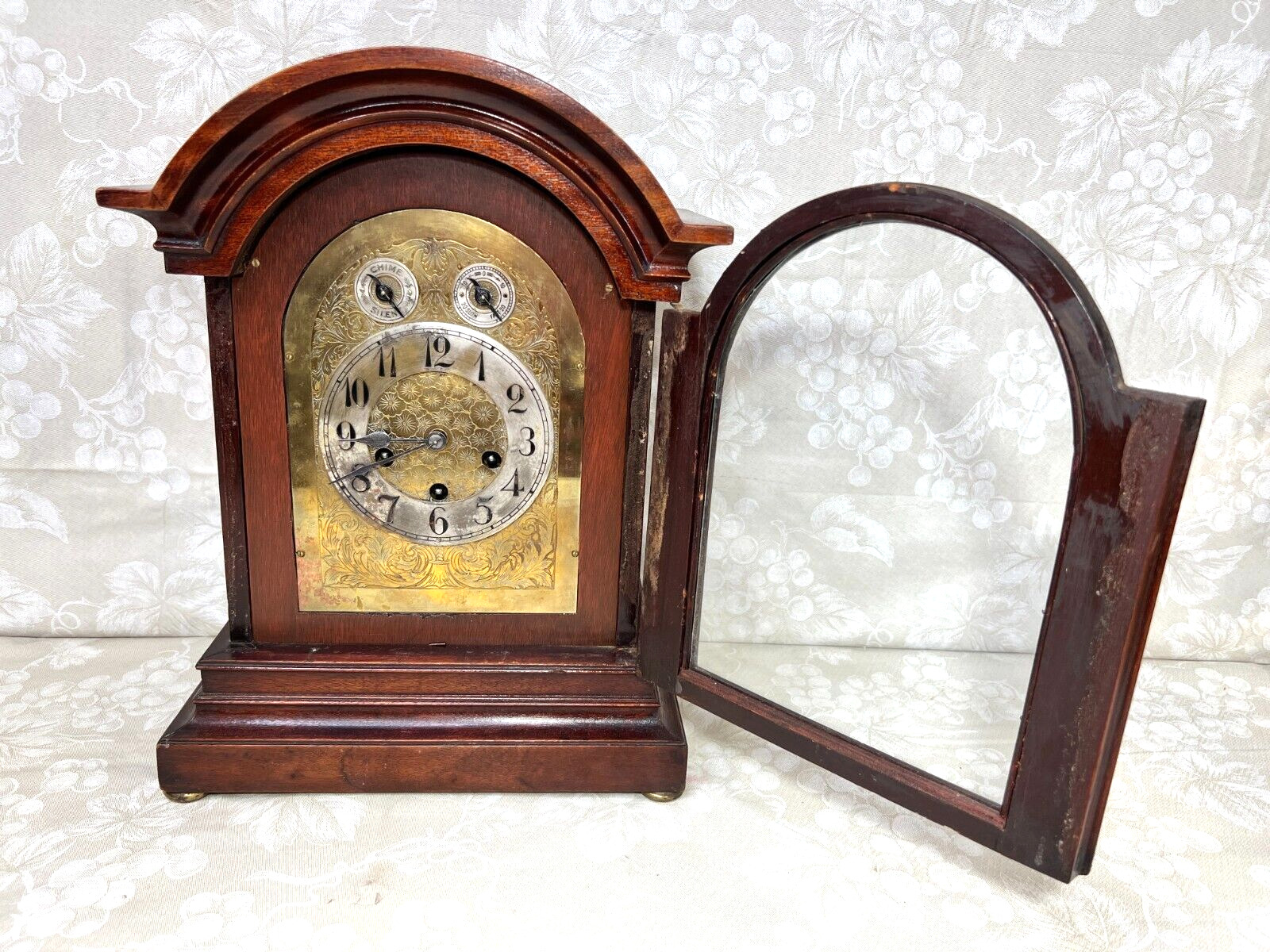 Antique Junghans 3 Wind Mantel Clock Westminster Chimes Rounded Top Case Runs?