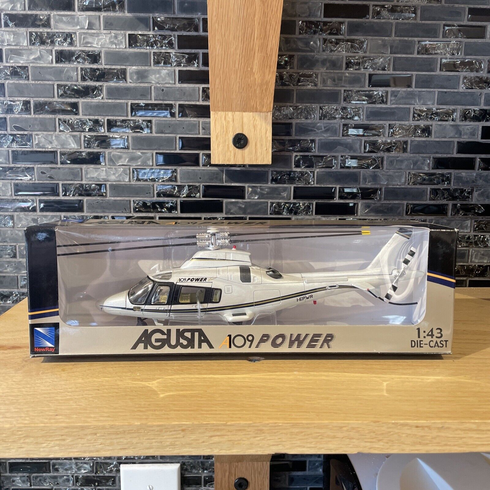 Agusta A109 Power Diecast Helicopter 1:43 Scale Model New-Ray Toys White New