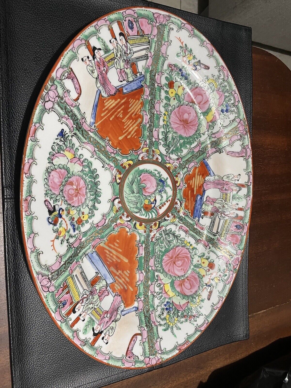 Hand Painted Early 19c Chinese Rose Medallion Oval Platter. Rare Mint Condition