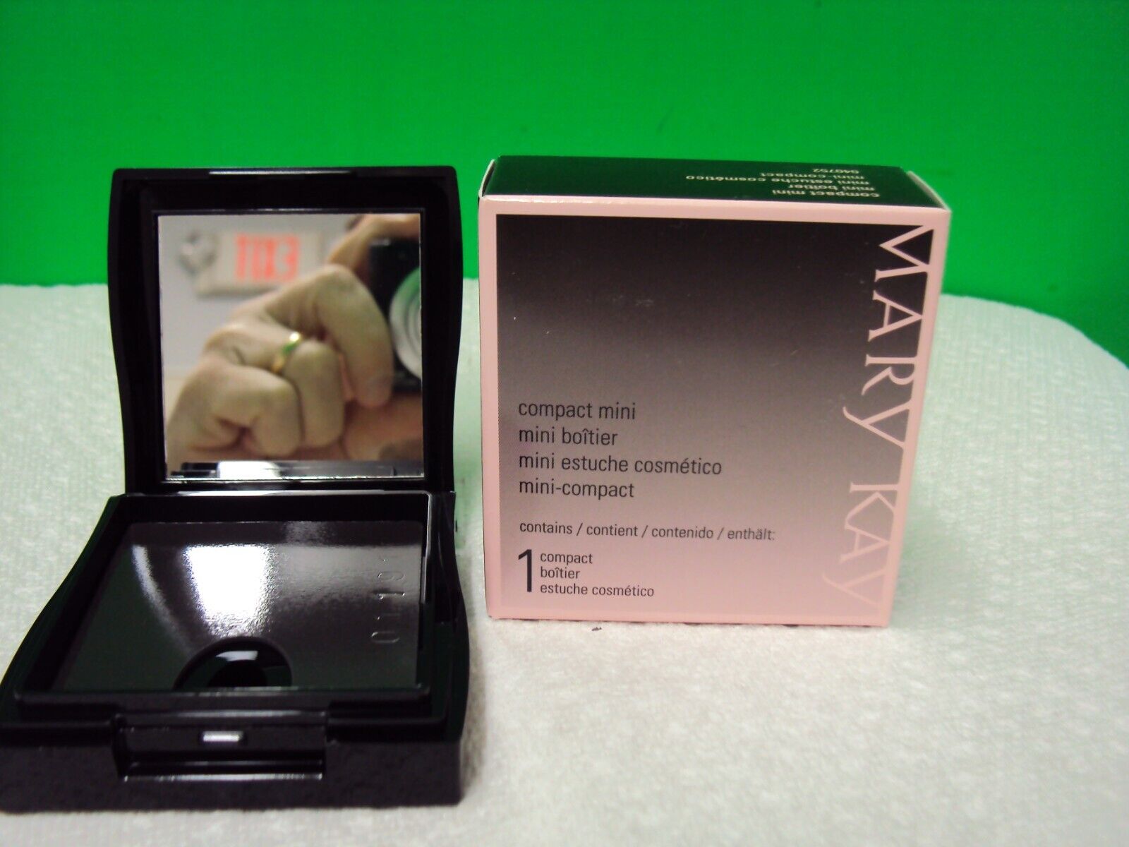Mary Kay Mini Compact With Mirror 1 Compact NEW (P9)
