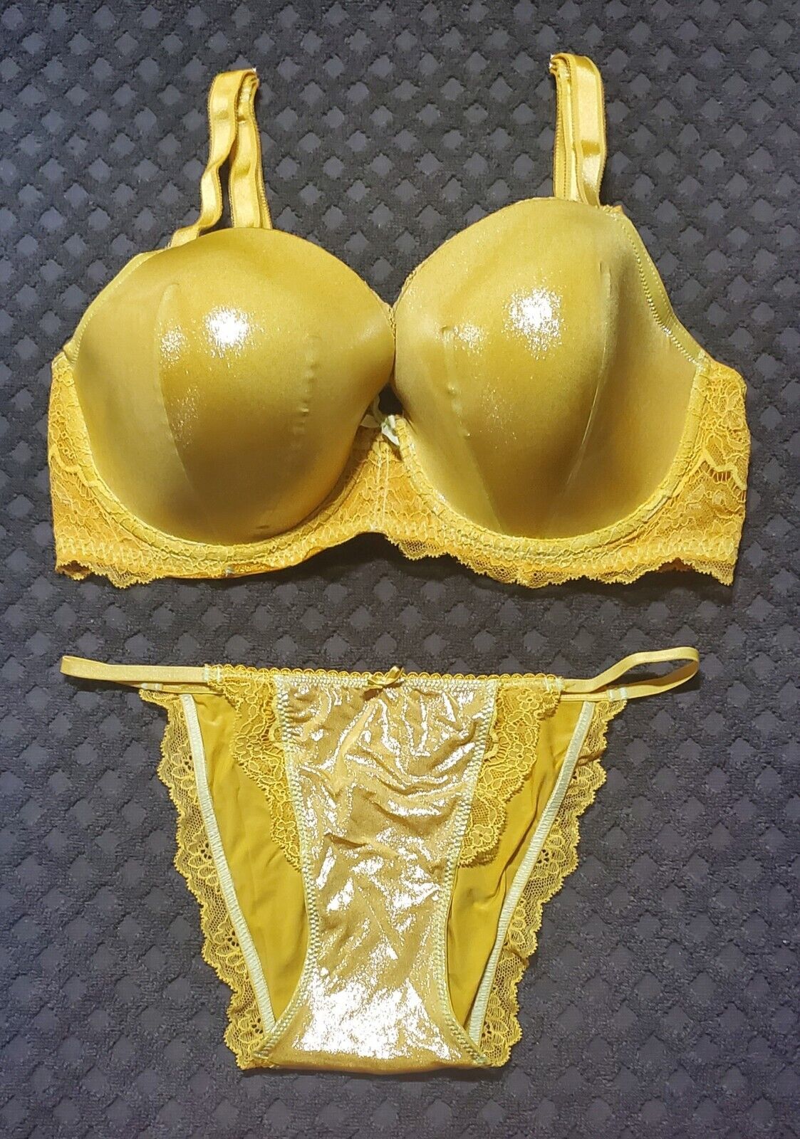 Victorias Secret Dream Angels Bra Bikini Panty Set Shiny 36DD 6/M Very YELLOW