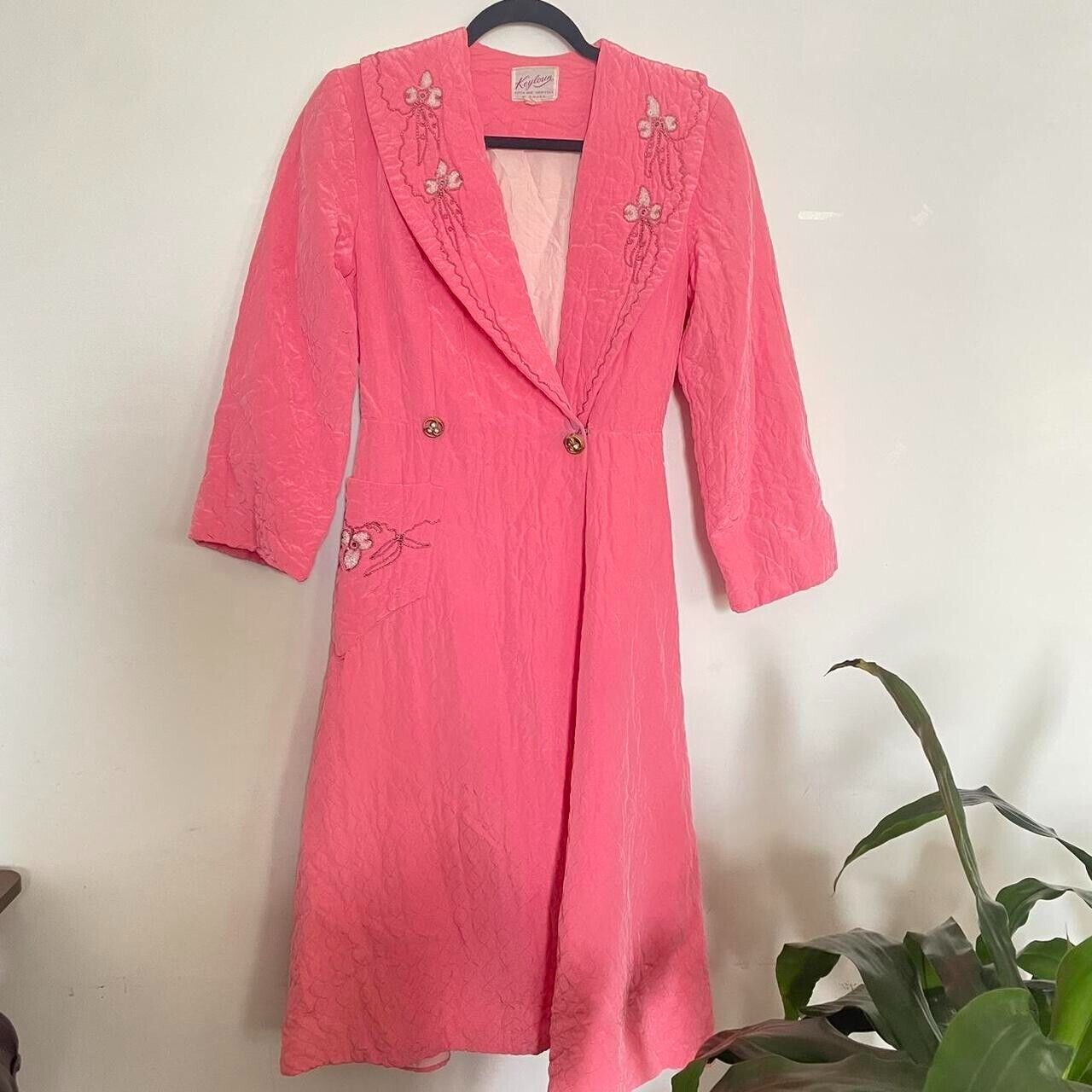 1960s pink quilted housecoat / robe, embroidered