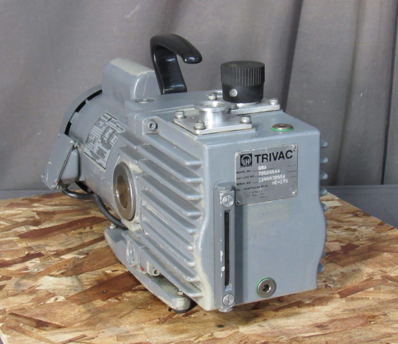 Leybold D8A Trivac Rotary Vane Vacuum Pump; 115/230V