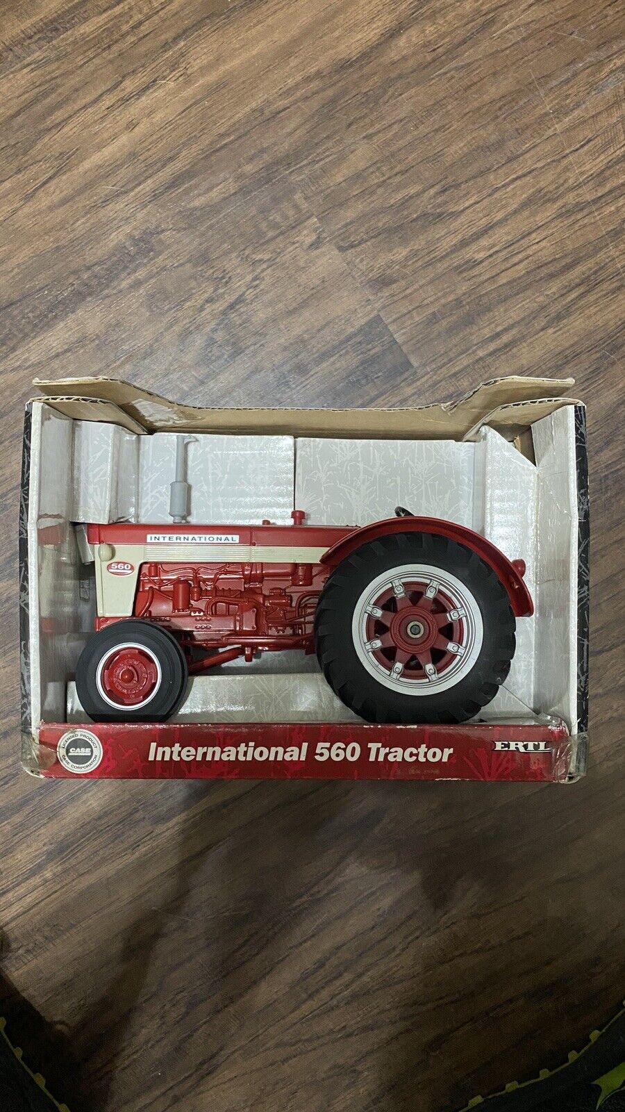 Ertl International 560 1/16 Diecast farm tractor  collectible Vintage 2002 Toy