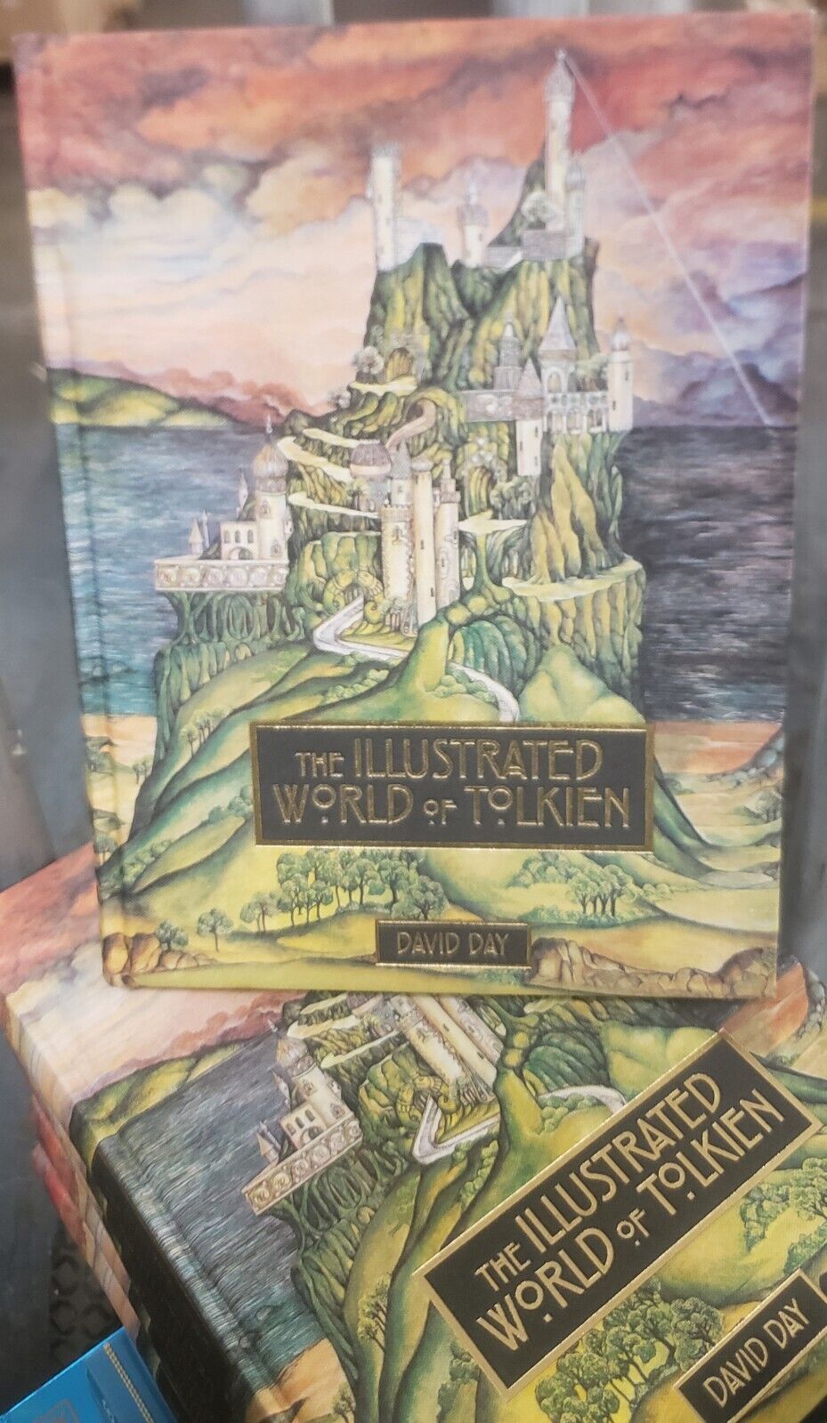 THE ILLUSTRATED WORLD OF TOLKIEN