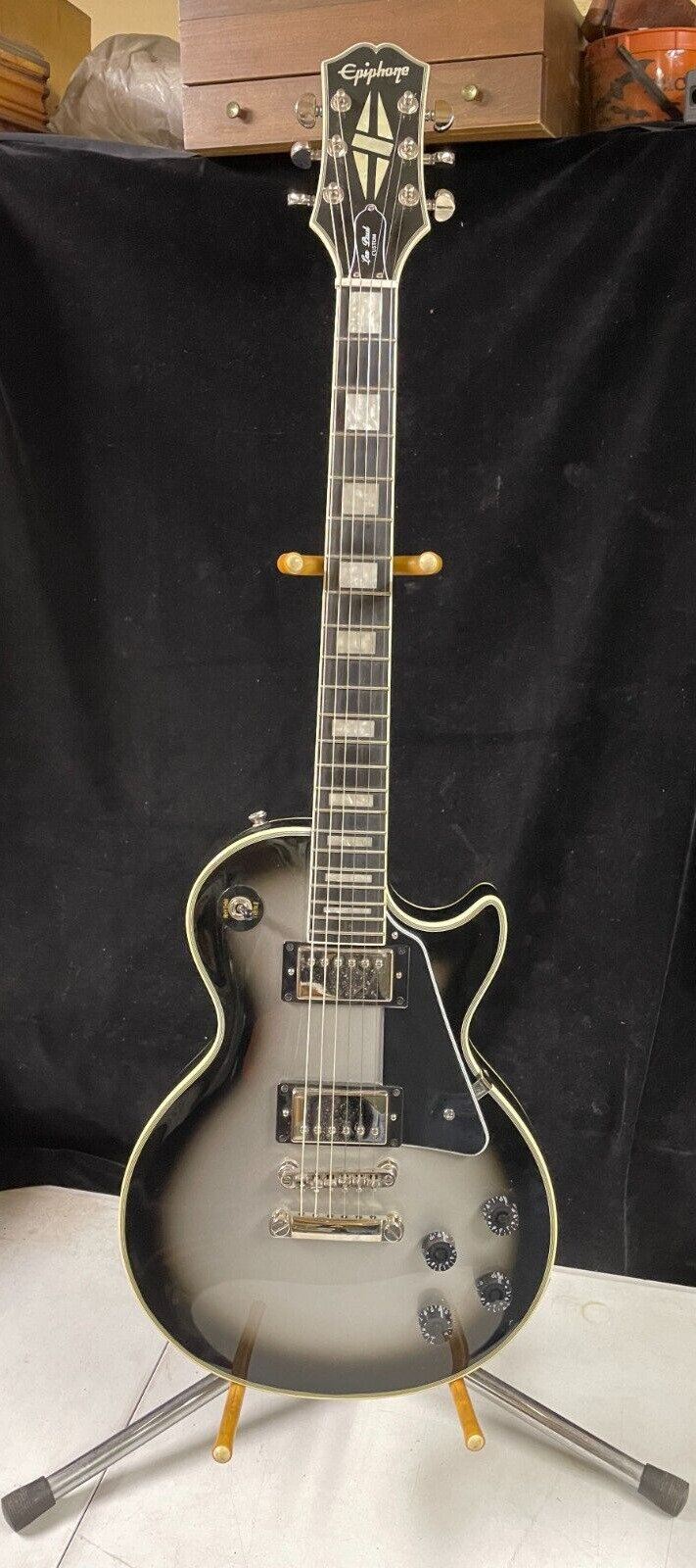 Epiphone Les Paul Custom Limited-Edition Electric Guitar Silver Burst