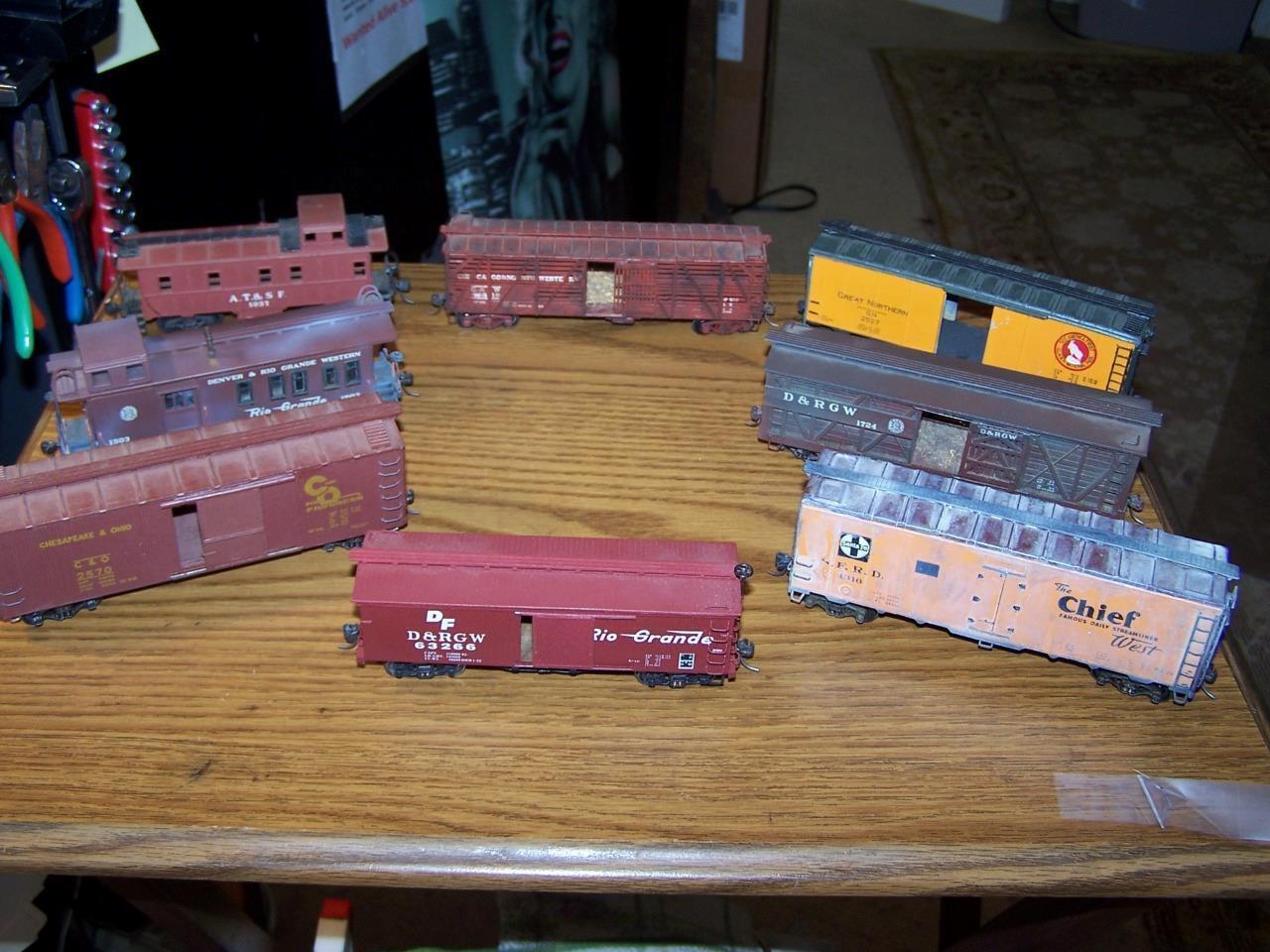 8 Vintage HO Boxcars,Cabooses,Roadhouse Altis Athearn all nice 11 photos