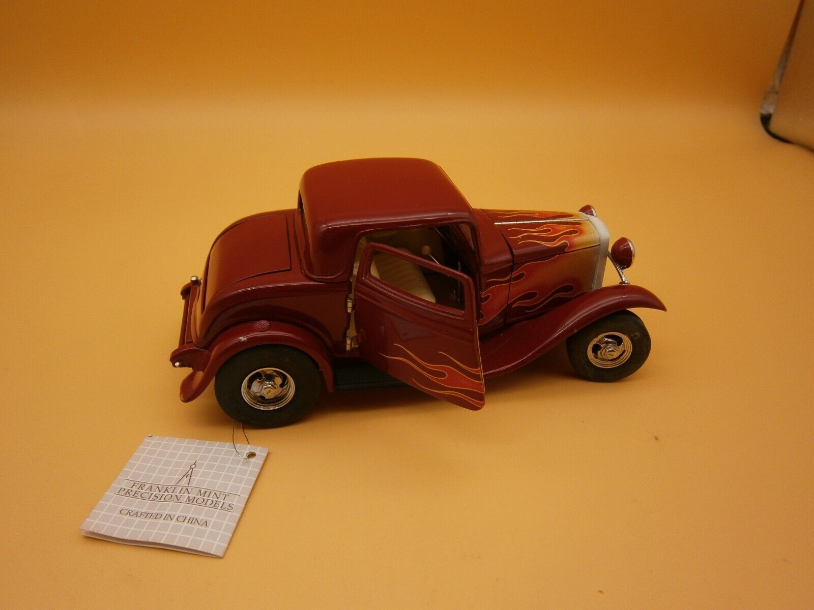 Franklin Mint Boyd Coddington\'s 1932 Ford Deuce Hot Rod Coupe 1:24 Diecast Car