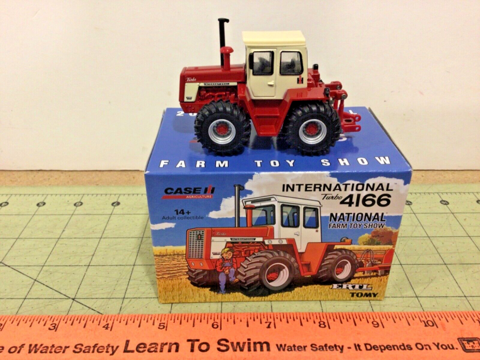 1/64 Toy Farmer 2018 International 4166 National Farm Toy Show tractor NIB