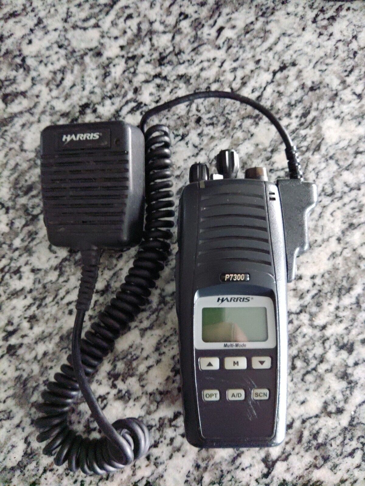 Harris P7300 7/800 With battery and lapel Mic