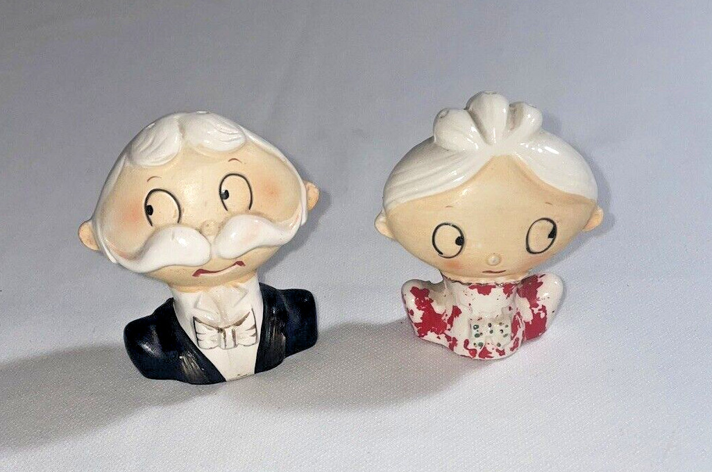 vintage Grandma and Grandpa old-fashioned couple salt and pepper - Japan