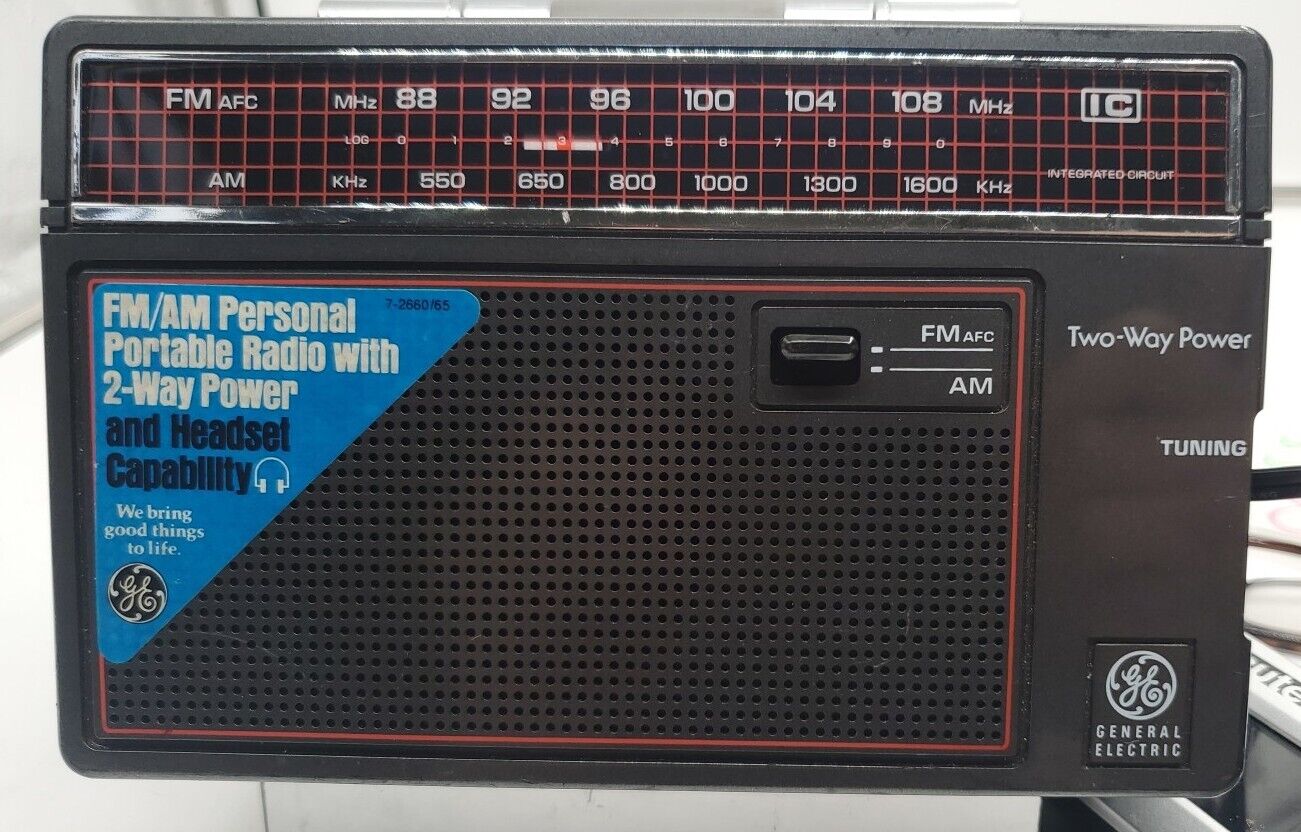 Vintage General Electric AM FM Portable Radio Tested  Works