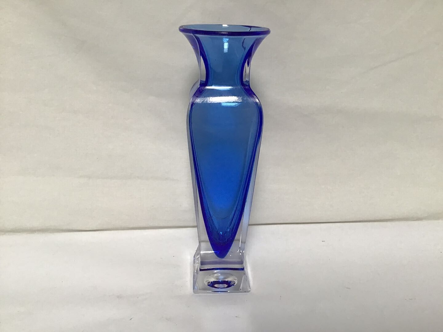 Z3 Vintage Antique Classic Circa 1930\'s Crystal Blue Art Glass Vase