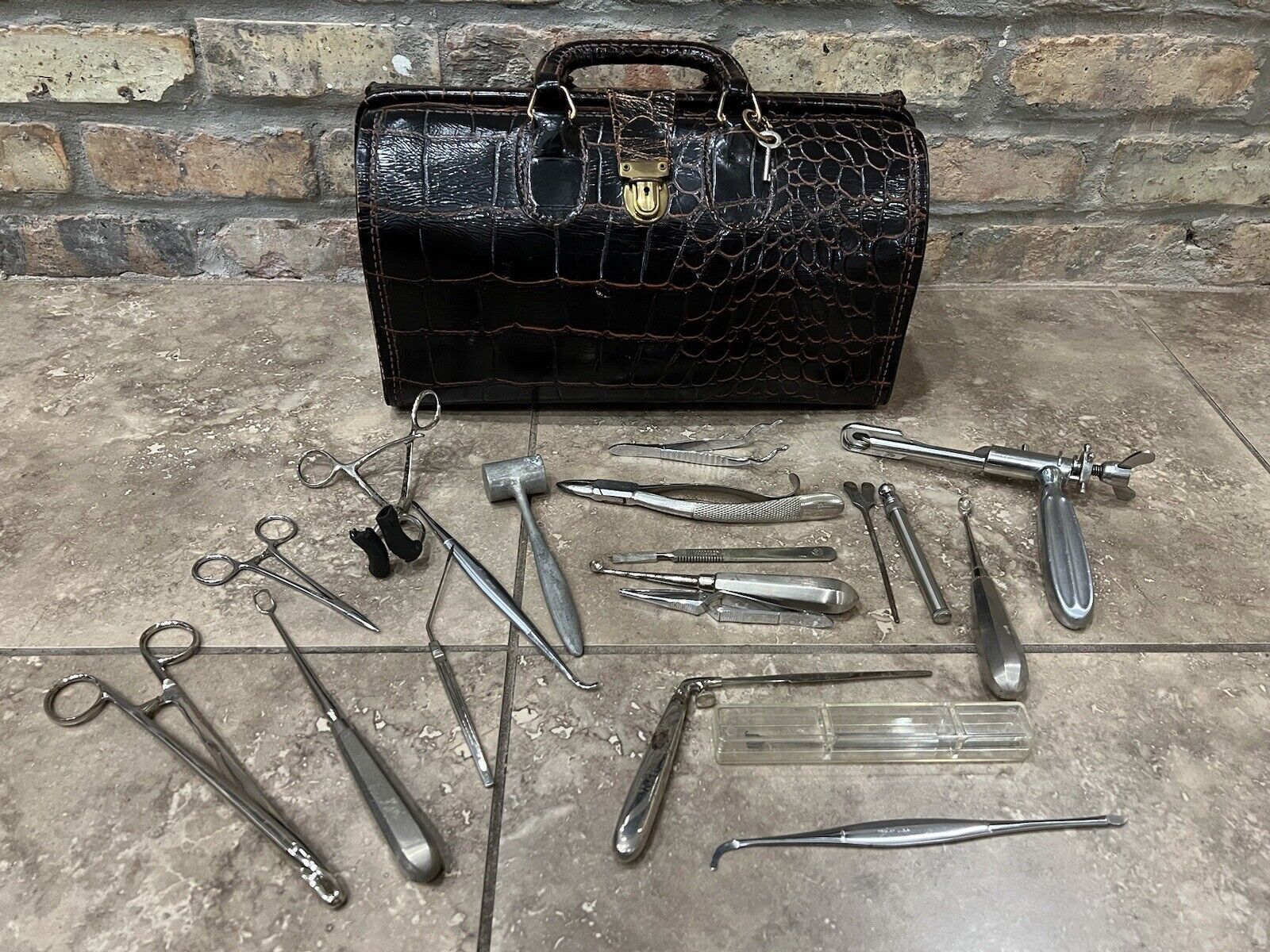 Vintage Doctors Homa Upjohn Leather Croc Travel Medical Bag w/Key & Instruments