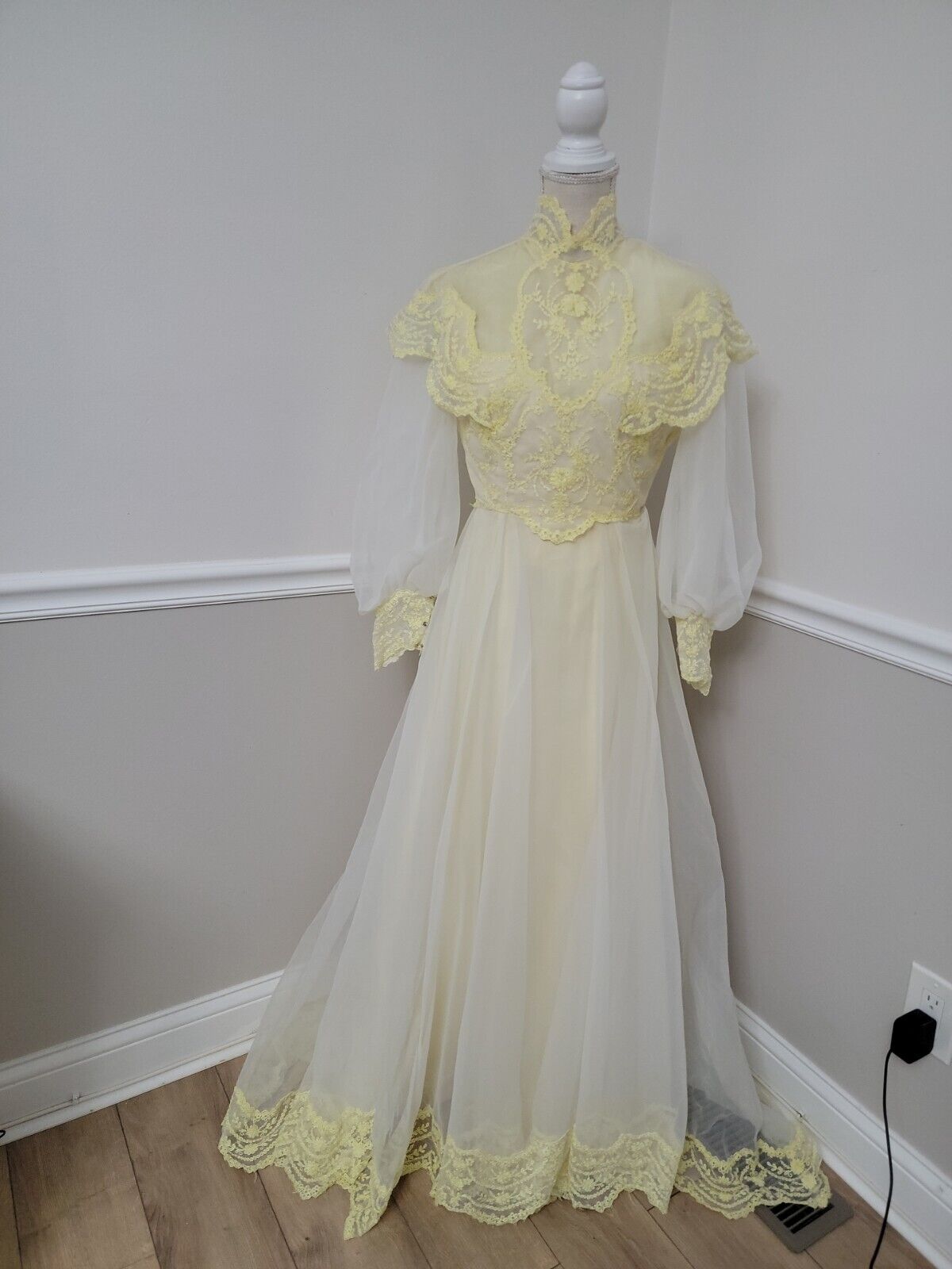 Vintage\'60s Bohemian Organza/Lace Wedding Dress/Bishop Sleeves/Prarie Train /