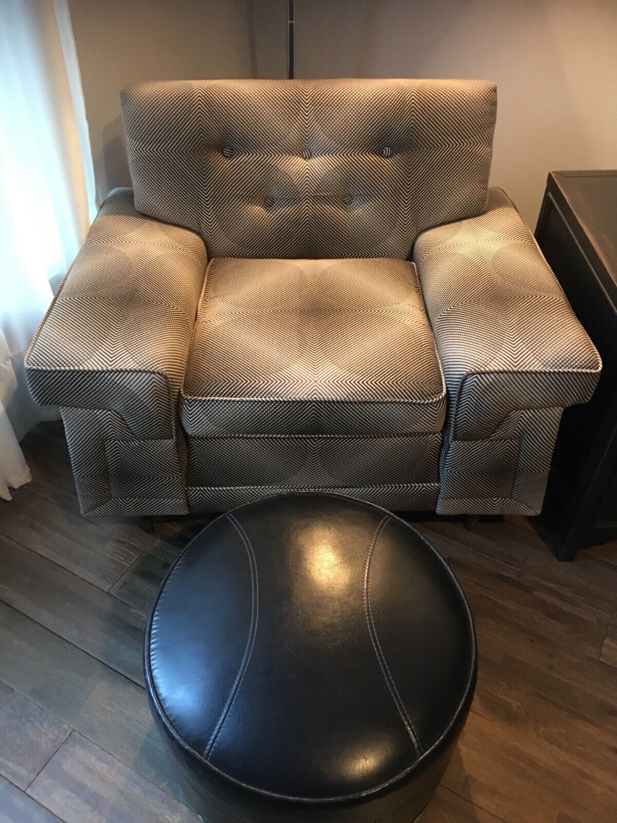 Kroehler mid century modern vintage lounge chair.