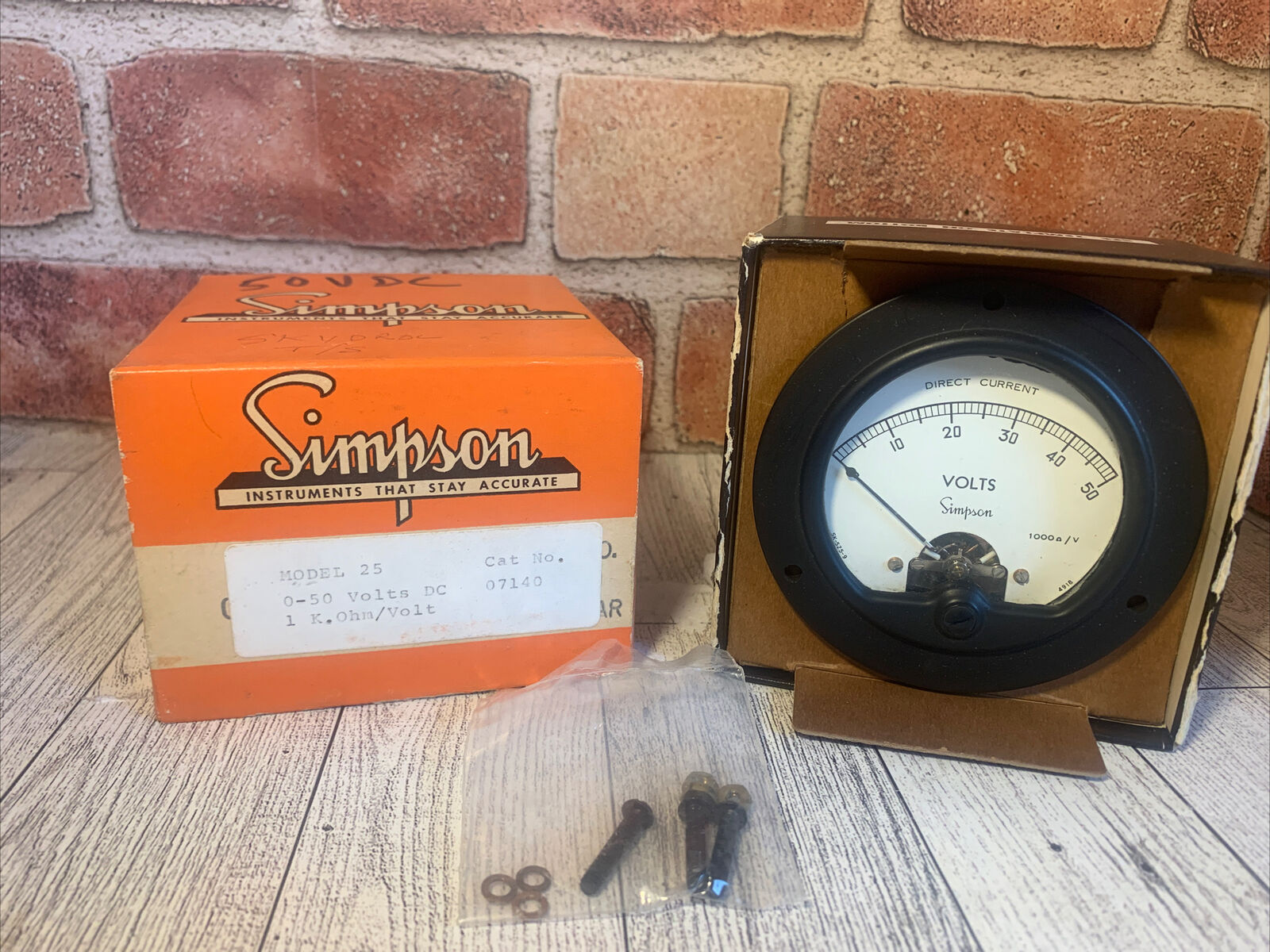 NOS Simpson Electric Co. Model 25 CAT NO. 07140 AC volt meter 0-50 volts