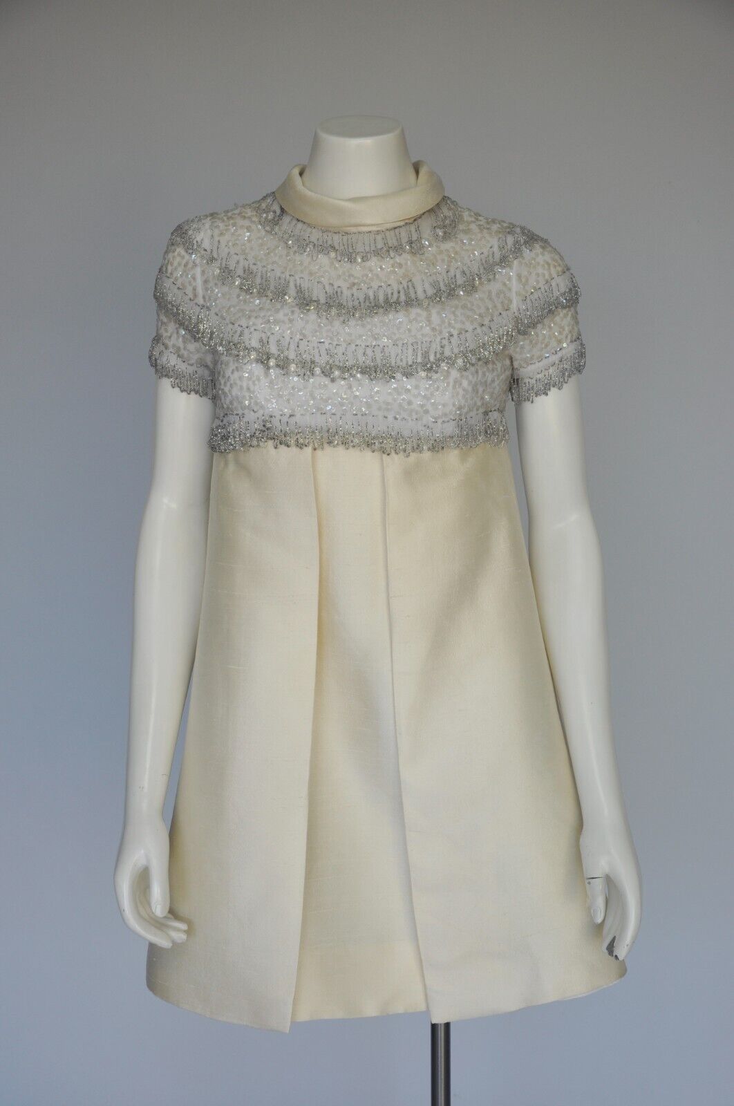 Vintage 1960s Ivory Silver Silk Beaded Sequin Mod Party Wedding Dress XXS/XS