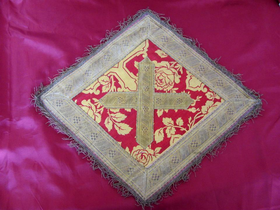 19C. ANTIQUE CHRISTIAN SEAT COVER RUG WITH CROSS & SILVER THREAD DECORATION