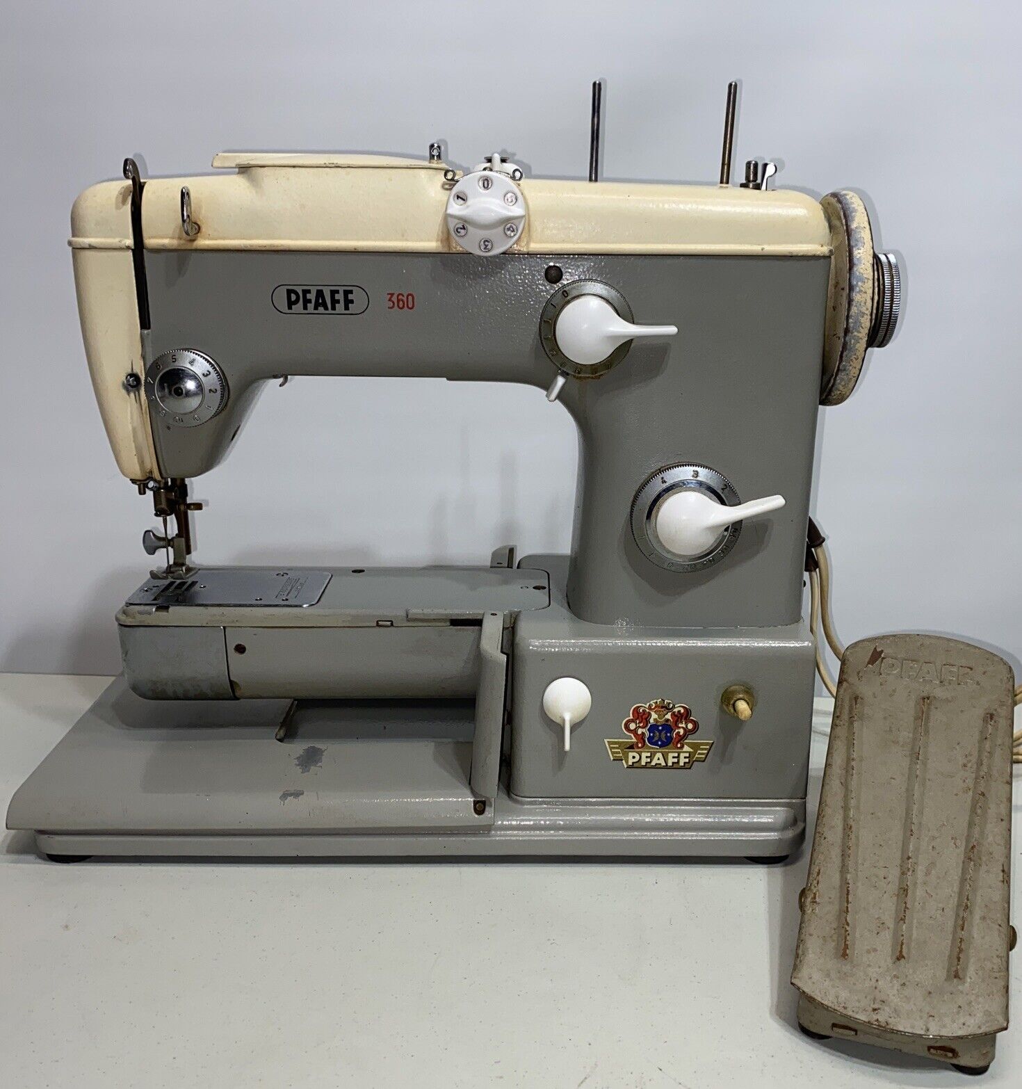 Vintage 1962 Pfaff 360 Working Sewing Machine Footpedal & Extension Works Great