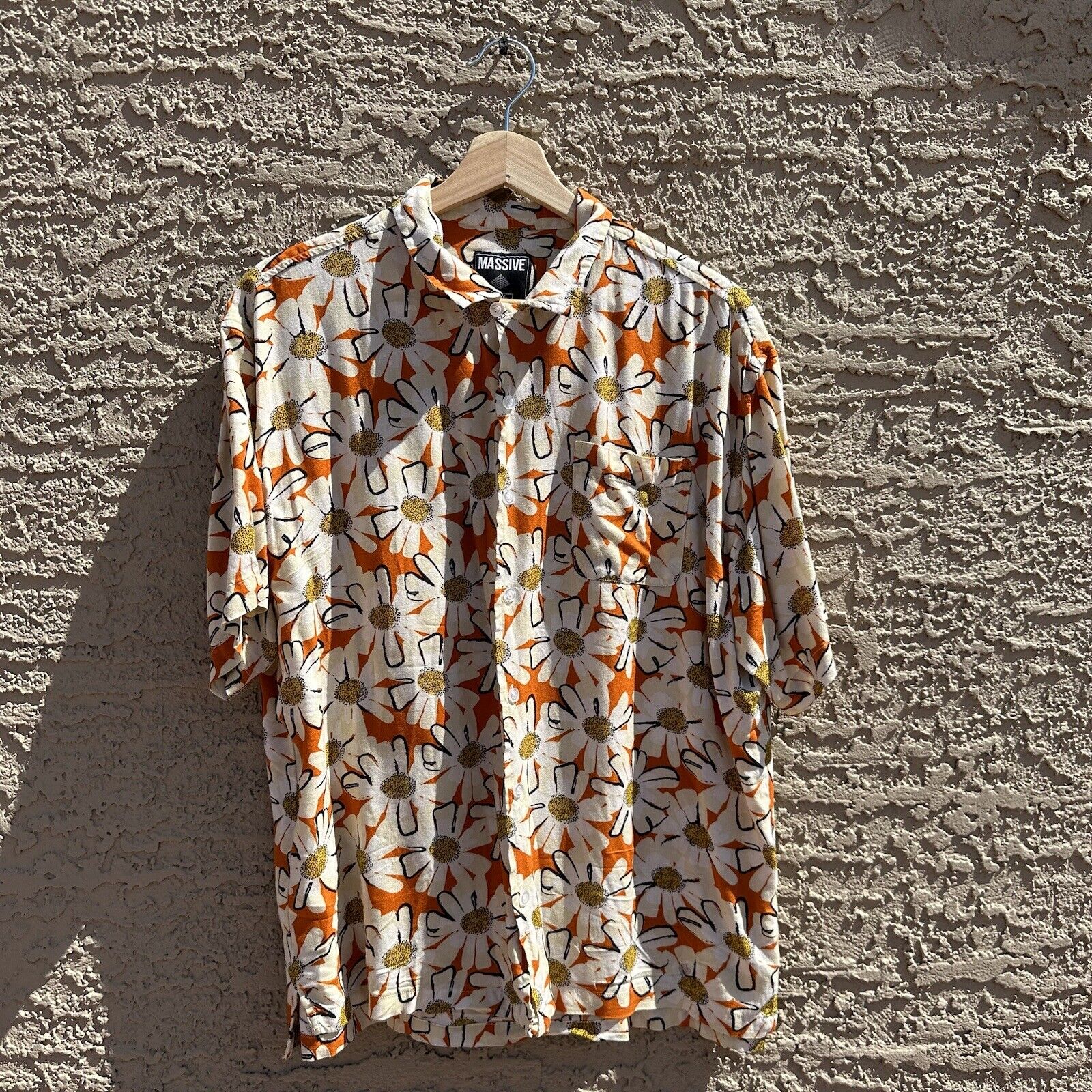 Super Massive Men’s Retro Floral Print Short Sleeve Shirt Large 