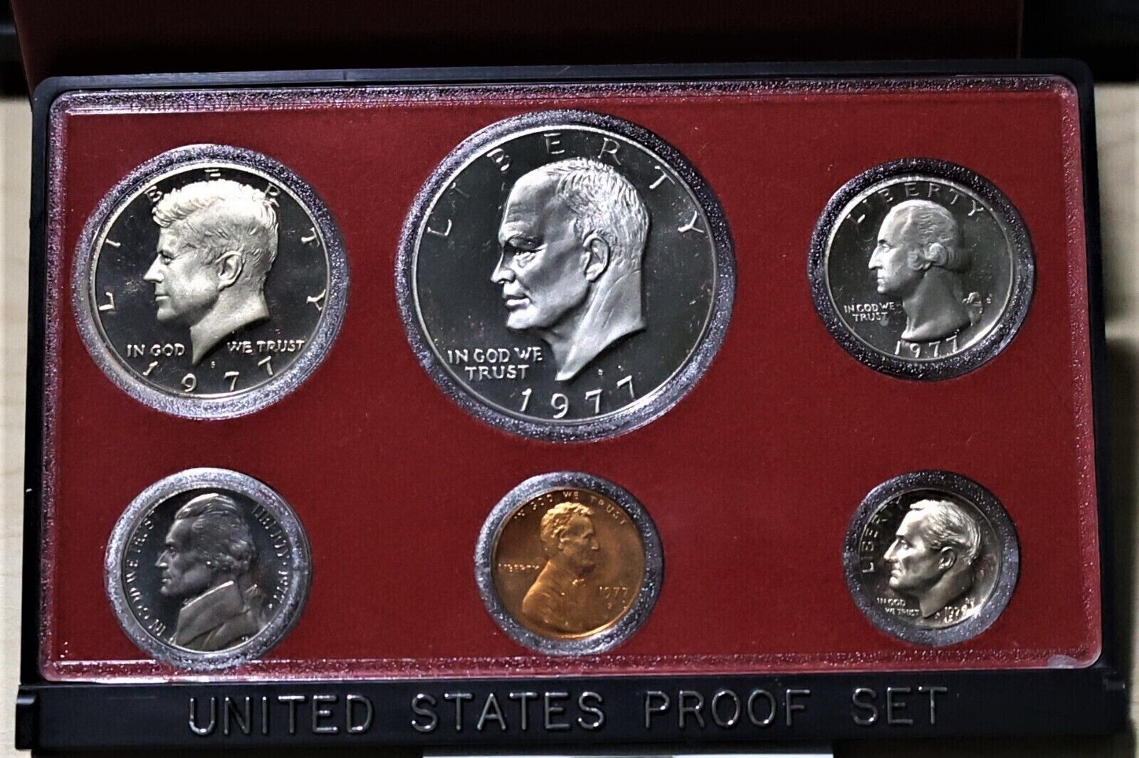 1977 US Proof Set Cameo Strike  Eisenhower Dollar Kennedy Half with OGP 6 Coins 