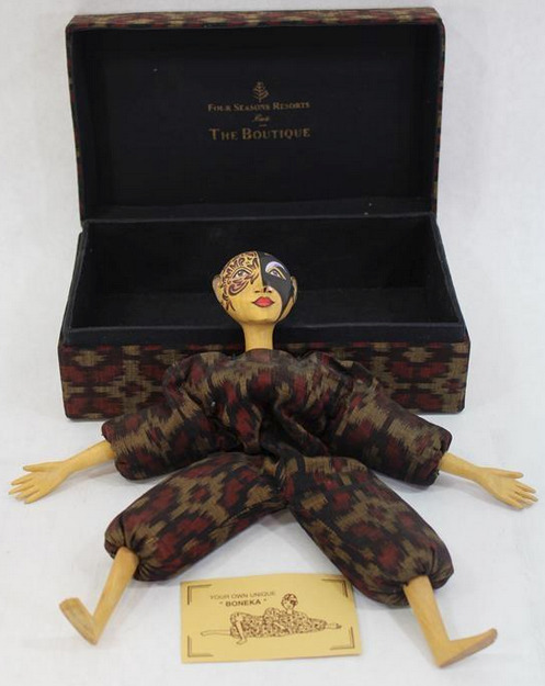 Boneka Indonesian Doll Bali Rare hand sculpted and painted with Matching Box