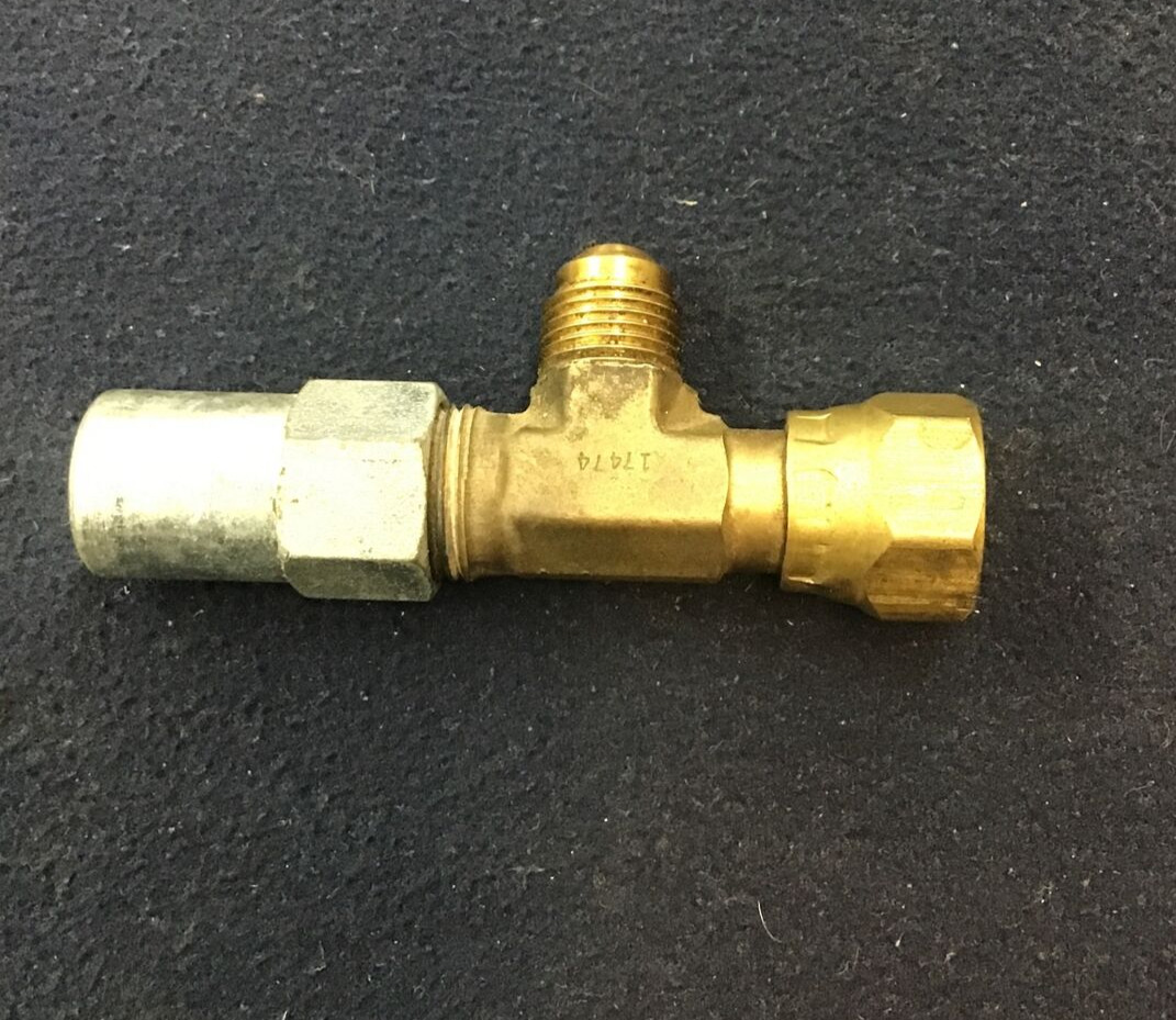 Mueller Industries A17474 3/8 Angle Valve (273)
