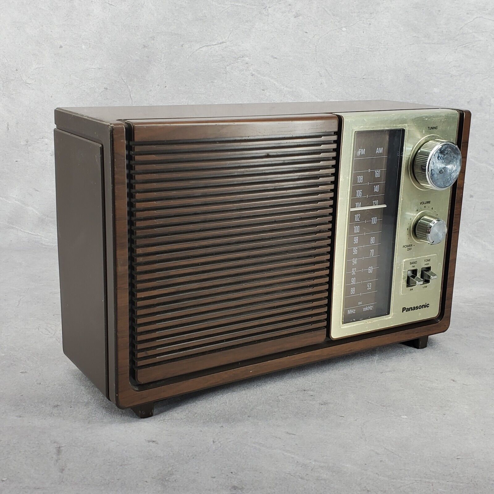 Vintage 70\'s Panasonic AM/FM Table Radio Model RE-6280 Tested & Working