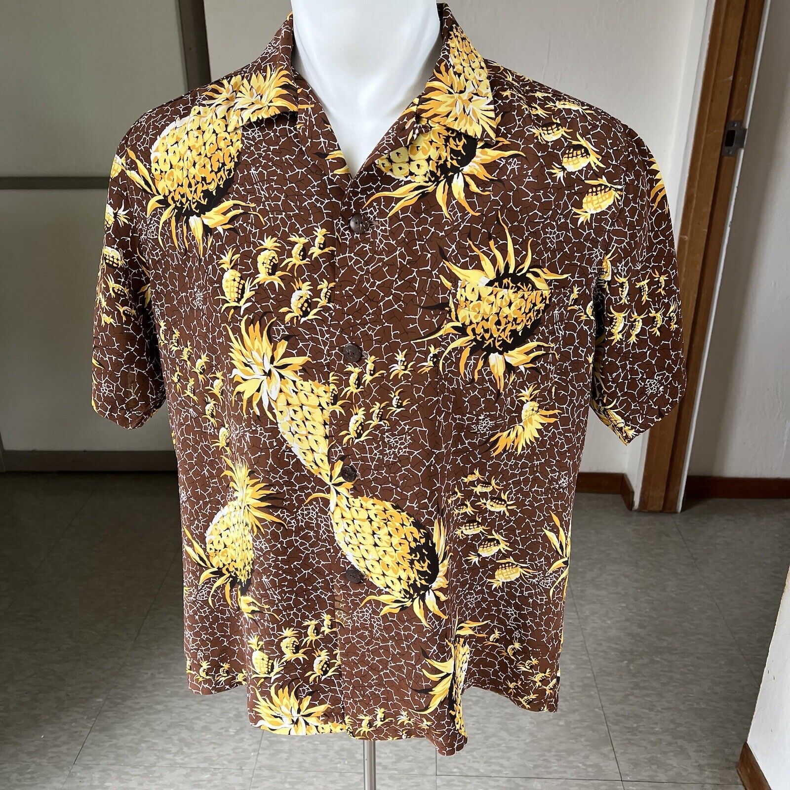 1950s Vintage Malihini Pineapple Print Rayon Hawaiian Shirt M