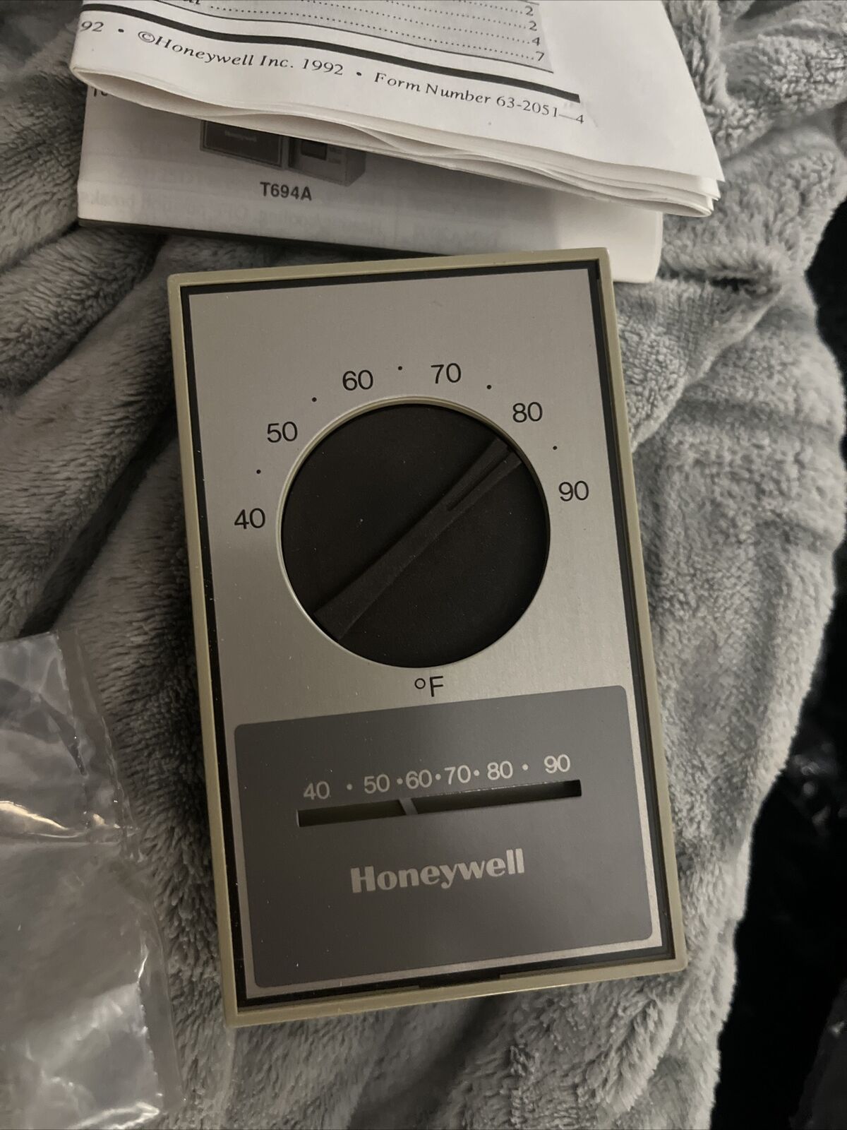 Honeywell T451A 2007 Line  Vol Thermostat