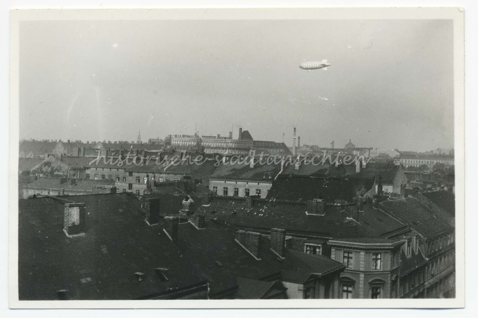 Berlin - Zeppelin advertising ODOL Karstadthaus old town - cl. old photo 1930s
