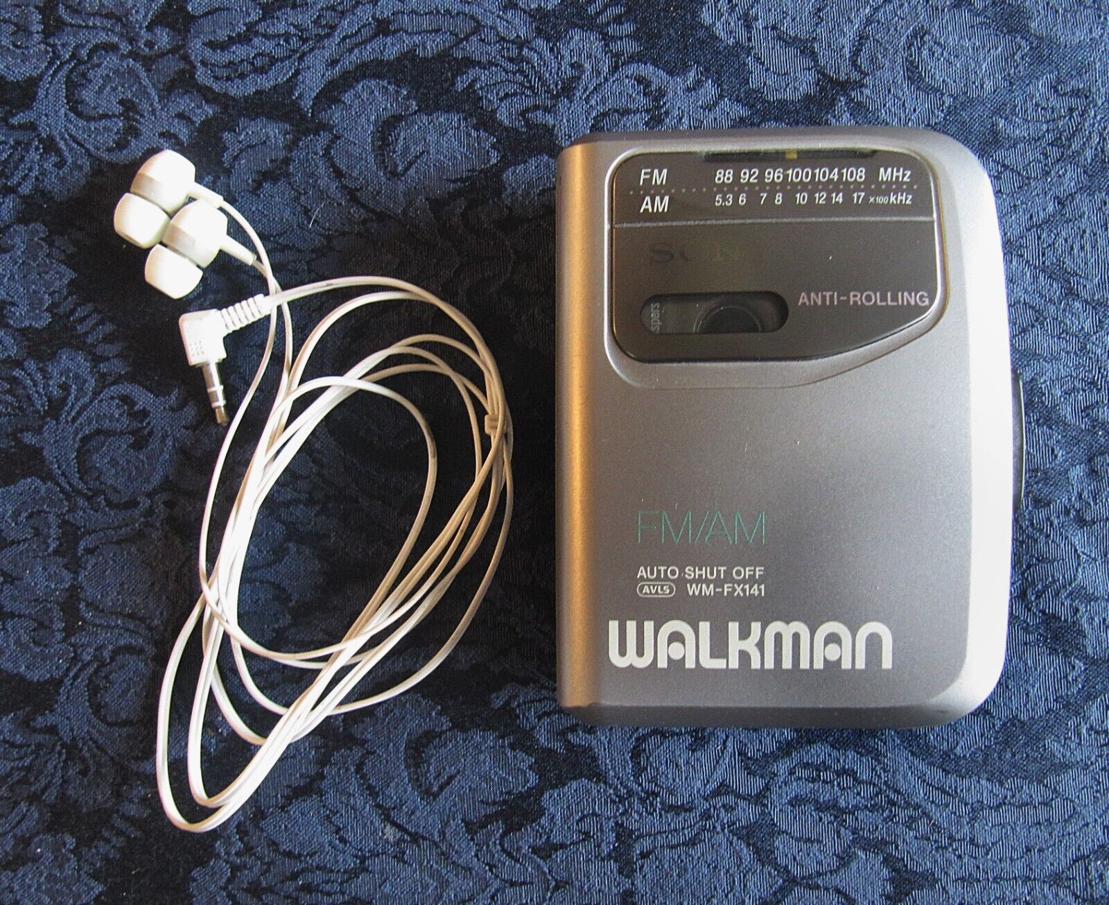 VINTAGE- SONY Walkman STEREO Cassette PLAYER AM/FM Radio, Works, Ready to Play