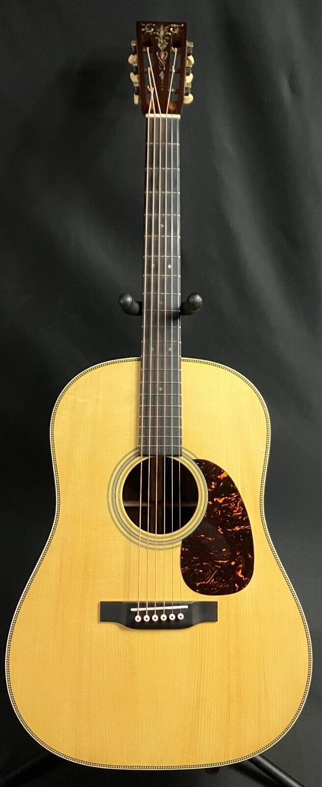 Martin Custom Shop HD-28 12-Fret Slot Head Dreadnought Acoustic Guitar Natural
