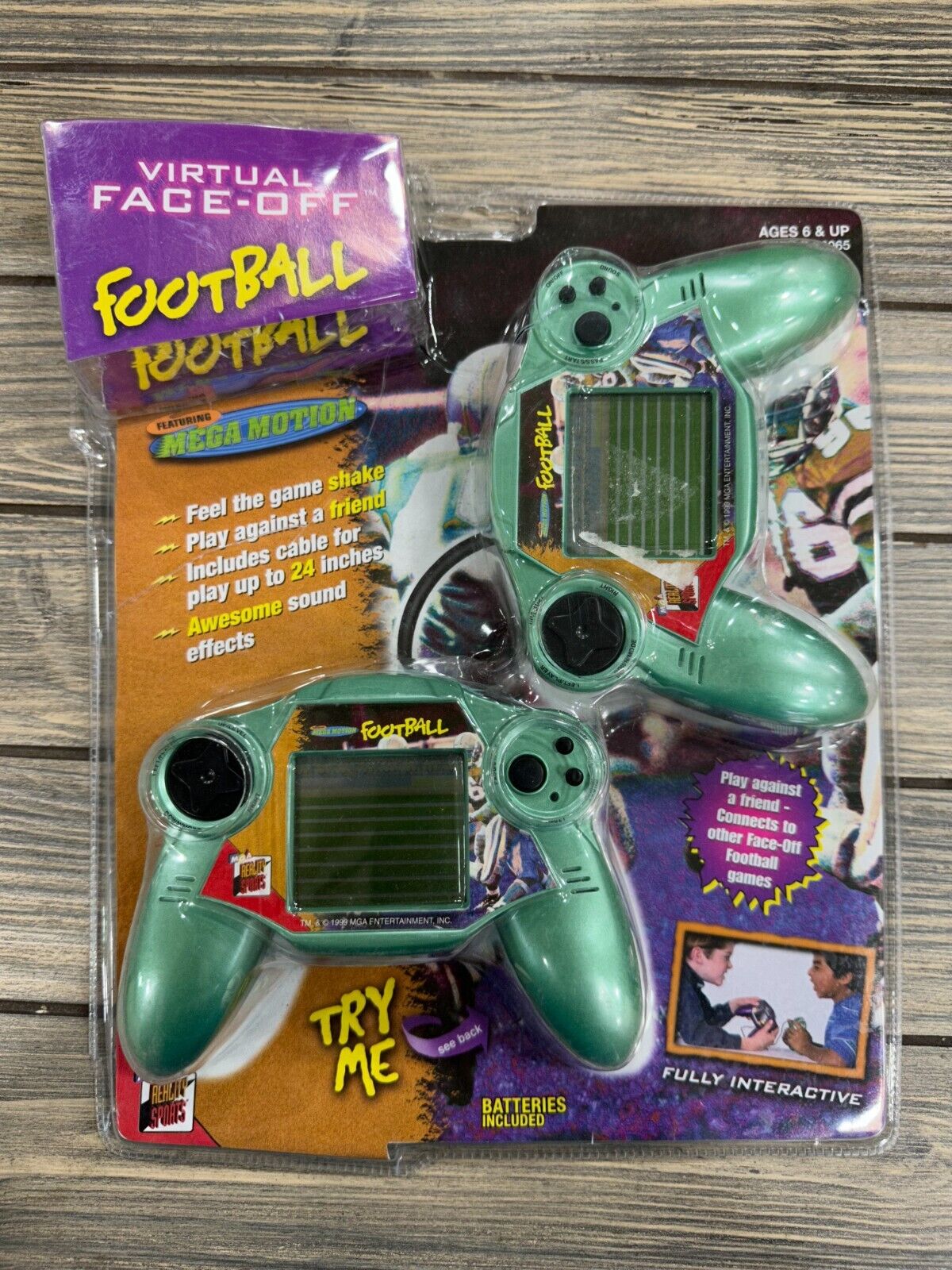 Rare 1999 MGA Reality Sports Handheld Virtual Faceoff Football Mega Motion